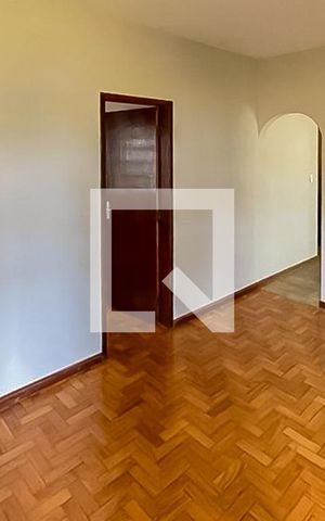 Casa à venda com 420m², 3 quartos e sem vaga Casa à venda com 420m², 3 quartos e sem vagaSala