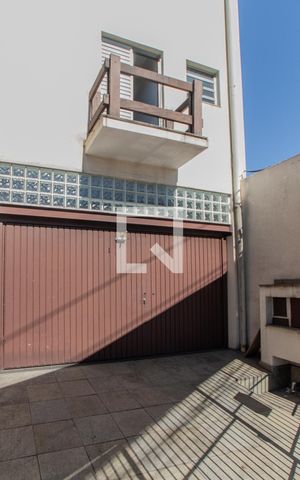 Casa à venda com 265m², 4 quartos e 3 vagas Casa à venda com 265m², 4 quartos e 3 vagasGaragem