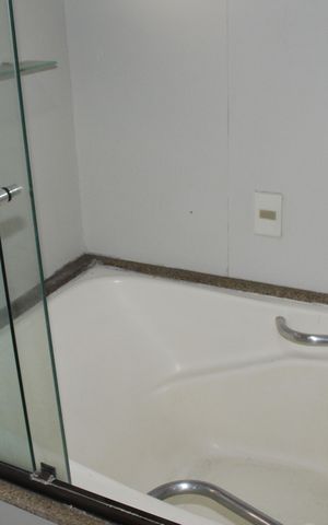 Apartamento à venda com 360m², 2 quartos e 4 vagasBanheiro da Suíte