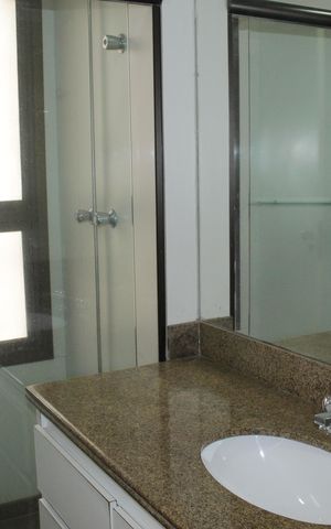 Apartamento à venda com 360m², 2 quartos e 4 vagasBanheiro social