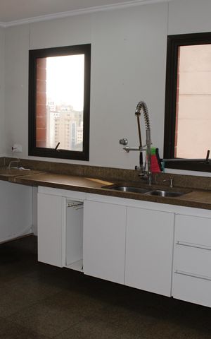 Apartamento à venda com 360m², 2 quartos e 4 vagasCozinha