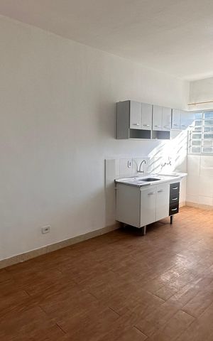 Casa para alugar com 25m², 1 quarto e sem vaga Casa para alugar com 25m², 1 quarto e sem vagaStudio