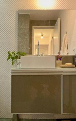 Apartamento à venda com 84m², 2 quartos e 1 vaga Apartamento à venda com 84m², 2 quartos e 1 vagaBanheiro social