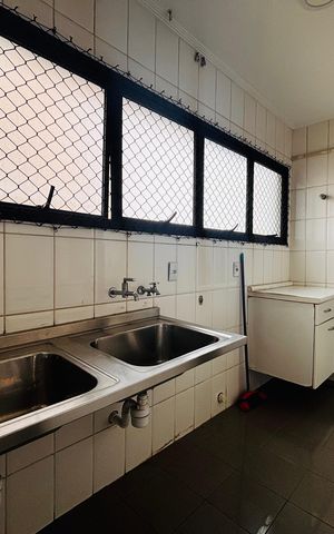 Apartamento para alugar com 200m², 5 quartos e 3 vagas Apartamento para alugar com 200m², 5 quartos e 3 vagasLavanderia