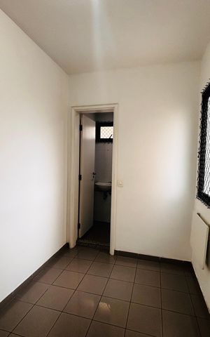 Apartamento para alugar com 200m², 5 quartos e 3 vagas Apartamento para alugar com 200m², 5 quartos e 3 vagasLavanderia
