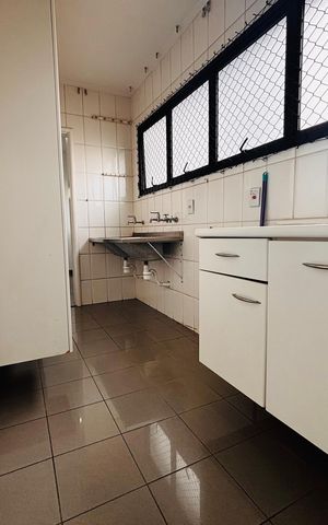 Apartamento para alugar com 200m², 5 quartos e 3 vagas Apartamento para alugar com 200m², 5 quartos e 3 vagasLavanderia