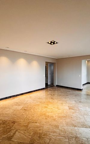 Apartamento para alugar com 200m², 5 quartos e 3 vagas Apartamento para alugar com 200m², 5 quartos e 3 vagasSala