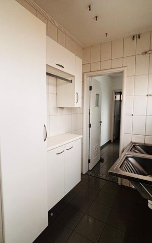Apartamento para alugar com 200m², 5 quartos e 3 vagas Apartamento para alugar com 200m², 5 quartos e 3 vagasLavanderia