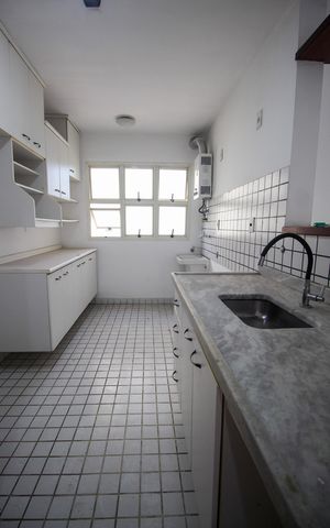 Apartamento à venda com 80m², 3 quartos e 2 vagasCozinha e Área de Serviço