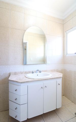 Casa de condomínio para alugar com 216m², 4 quartos e 2 vagas Casa de condomínio para alugar com 216m², 4 quartos e 2 vagasBanheiro da Suíte 1