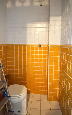 Apartamento à venda com 74m², 2 quartos e sem vaga Apartamento à venda com 74m², 2 quartos e sem vagaBanheiro de serviço