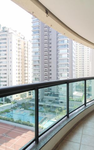 Apartamento à venda com 106m², 3 quartos e 3 vagas Apartamento à venda com 106m², 3 quartos e 3 vagasVaranda