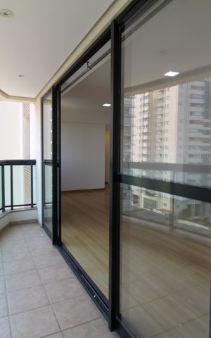 Apartamento à venda com 106m², 3 quartos e 3 vagas Apartamento à venda com 106m², 3 quartos e 3 vagasVaranda