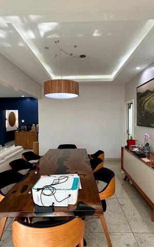Apartamento à venda com 200m², 4 quartos e 1 vaga Apartamento à venda com 200m², 4 quartos e 1 vagaSala