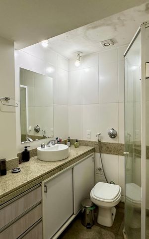Apartamento à venda com 200m², 4 quartos e 1 vaga Apartamento à venda com 200m², 4 quartos e 1 vagaQuarto 3 - Suíte Banheiro