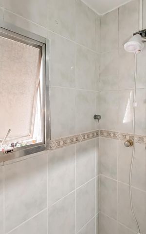 Casa à venda com 300m², 4 quartos e 5 vagas Casa à venda com 300m², 4 quartos e 5 vagasBanheiro das Suítes 3 e 4