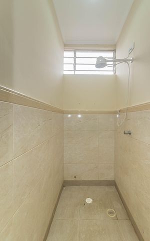 Casa para alugar com 500m², 4 quartos e 2 vagas Casa para alugar com 500m², 4 quartos e 2 vagasBanheiro da Suíte