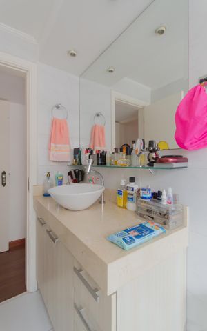Apartamento à venda com 156m², 3 quartos e 2 vagas Apartamento à venda com 156m², 3 quartos e 2 vagasBanheiro da Suíte 1