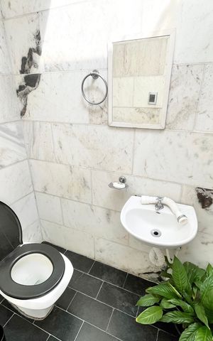 Casa à venda com 350m², 3 quartos e 4 vagas Casa à venda com 350m², 3 quartos e 4 vagasBanheiro de serviço