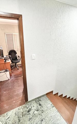 Casa à venda com 350m², 3 quartos e 4 vagas Casa à venda com 350m², 3 quartos e 4 vagasCorredor