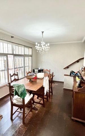 Casa à venda com 350m², 3 quartos e 4 vagas Casa à venda com 350m², 3 quartos e 4 vagasSala de Jantar