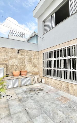 Casa à venda com 350m², 3 quartos e 4 vagas Casa à venda com 350m², 3 quartos e 4 vagasGaragem
