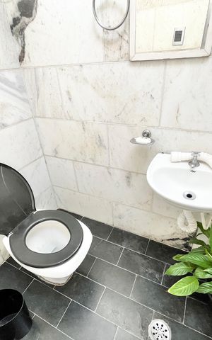 Casa à venda com 350m², 3 quartos e 4 vagas Casa à venda com 350m², 3 quartos e 4 vagasBanheiro de serviço