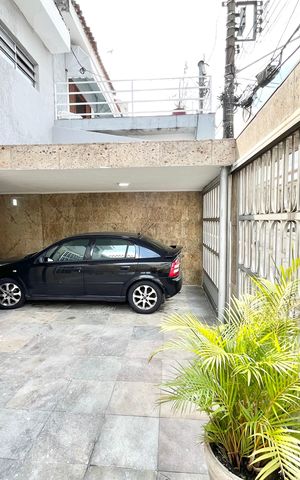 Casa à venda com 350m², 3 quartos e 4 vagas Casa à venda com 350m², 3 quartos e 4 vagasGaragem