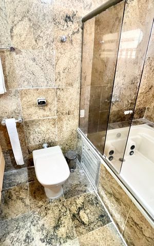 Casa à venda com 350m², 3 quartos e 4 vagas Casa à venda com 350m², 3 quartos e 4 vagasBanheiro da Suíte