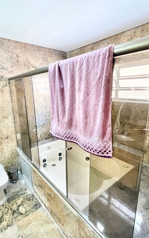 Casa à venda com 350m², 3 quartos e 4 vagas Casa à venda com 350m², 3 quartos e 4 vagasBanheiro da Suíte