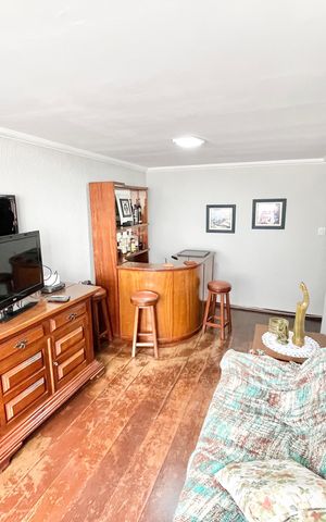 Casa à venda com 350m², 3 quartos e 4 vagas Casa à venda com 350m², 3 quartos e 4 vagasSala