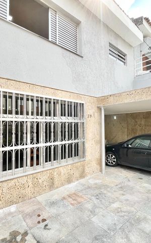 Casa à venda com 350m², 3 quartos e 4 vagas Casa à venda com 350m², 3 quartos e 4 vagasGaragem