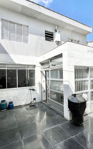 Casa à venda com 350m², 3 quartos e 4 vagas Casa à venda com 350m², 3 quartos e 4 vagasQuintal