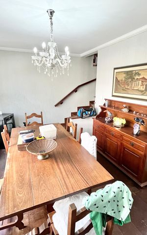 Casa à venda com 350m², 3 quartos e 4 vagas Casa à venda com 350m², 3 quartos e 4 vagasSala de Jantar