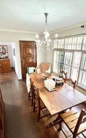 Casa à venda com 350m², 3 quartos e 4 vagas Casa à venda com 350m², 3 quartos e 4 vagasSala de Jantar