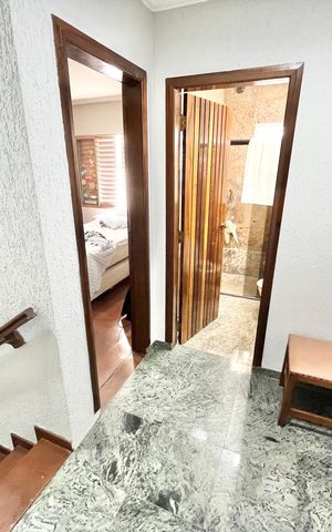 Casa à venda com 350m², 3 quartos e 4 vagas Casa à venda com 350m², 3 quartos e 4 vagasCorredor