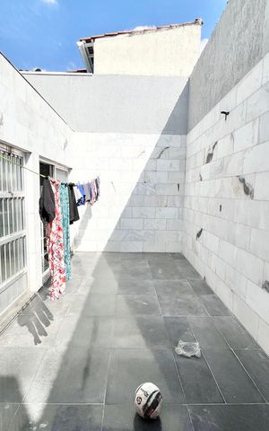 Casa à venda com 350m², 3 quartos e 4 vagas Casa à venda com 350m², 3 quartos e 4 vagasQuintal