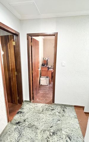Casa à venda com 350m², 3 quartos e 4 vagas Casa à venda com 350m², 3 quartos e 4 vagasCorredor