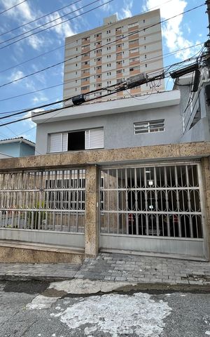 Casa à venda com 350m², 3 quartos e 4 vagas Casa à venda com 350m², 3 quartos e 4 vagasFachada