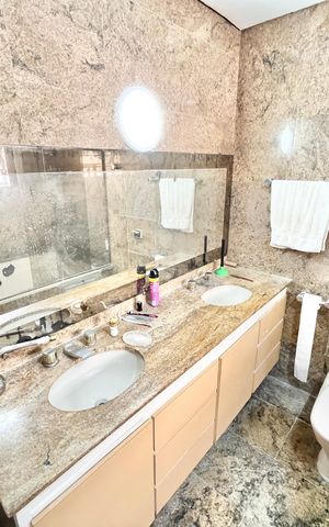 Casa à venda com 350m², 3 quartos e 4 vagas Casa à venda com 350m², 3 quartos e 4 vagasBanheiro da Suíte