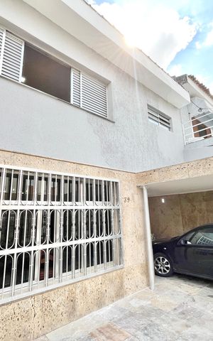Casa à venda com 350m², 3 quartos e 4 vagas Casa à venda com 350m², 3 quartos e 4 vagasGaragem