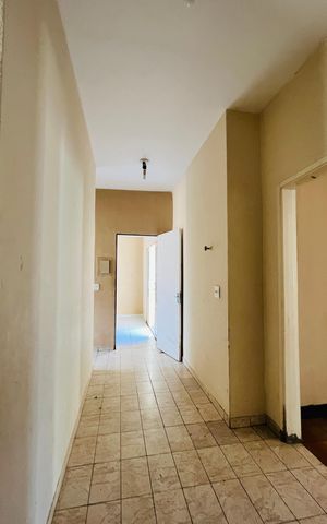 Casa à venda com 120m², 3 quartos e 4 vagas Casa à venda com 120m², 3 quartos e 4 vagasCorredor
