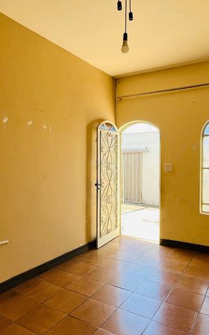Casa à venda com 120m², 3 quartos e 4 vagas Casa à venda com 120m², 3 quartos e 4 vagasSala