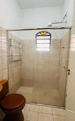 Casa à venda com 120m², 3 quartos e 4 vagas Casa à venda com 120m², 3 quartos e 4 vagasBanheiro social