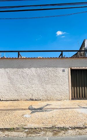 Casa à venda com 120m², 3 quartos e 4 vagas Casa à venda com 120m², 3 quartos e 4 vagasFachada