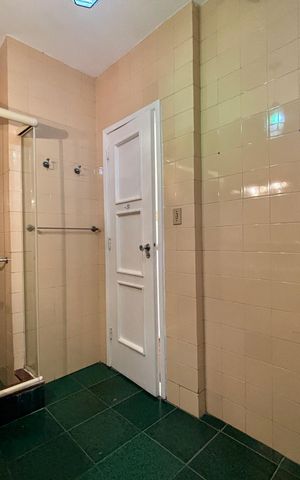 Apartamento à venda com 230m², 3 quartos e 1 vaga Apartamento à venda com 230m², 3 quartos e 1 vagaBanheiro Social