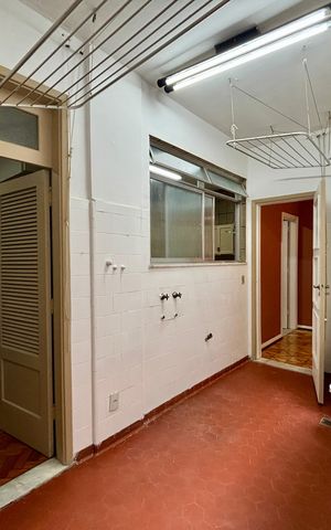 Apartamento à venda com 230m², 3 quartos e 1 vaga Apartamento à venda com 230m², 3 quartos e 1 vagaÁrea de Serviço