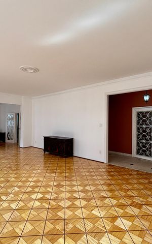 Apartamento à venda com 230m², 3 quartos e 1 vaga Apartamento à venda com 230m², 3 quartos e 1 vagaSala