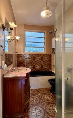 Apartamento à venda com 230m², 3 quartos e 1 vaga Apartamento à venda com 230m², 3 quartos e 1 vagaBanheiro da Suíte