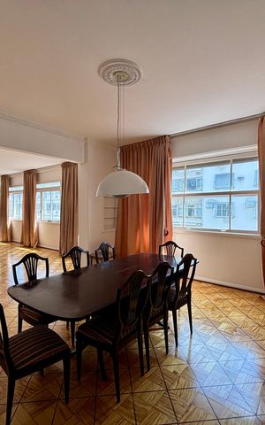Apartamento à venda com 230m², 3 quartos e 1 vaga Apartamento à venda com 230m², 3 quartos e 1 vagaSala